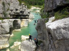 Randonnée aquatique pour marcher, nager, sauter et glisser en toboggan naturel dans le sud à la Rivière Langevin ou dans l'Est à la Rivière des Roches de Bras Panon.